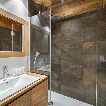 Skis Aux Pieds A Avec Parking Et Wifi - Fr-1-563-41 דירה